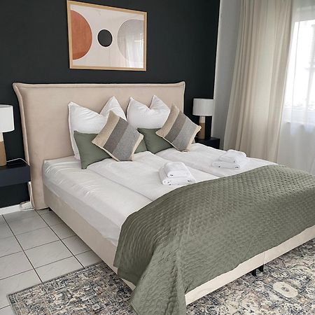 Moderne Wohnung Mit Terrasse & Parkplatz; Naehe Bwzk & Amazon Coblenza Exterior foto