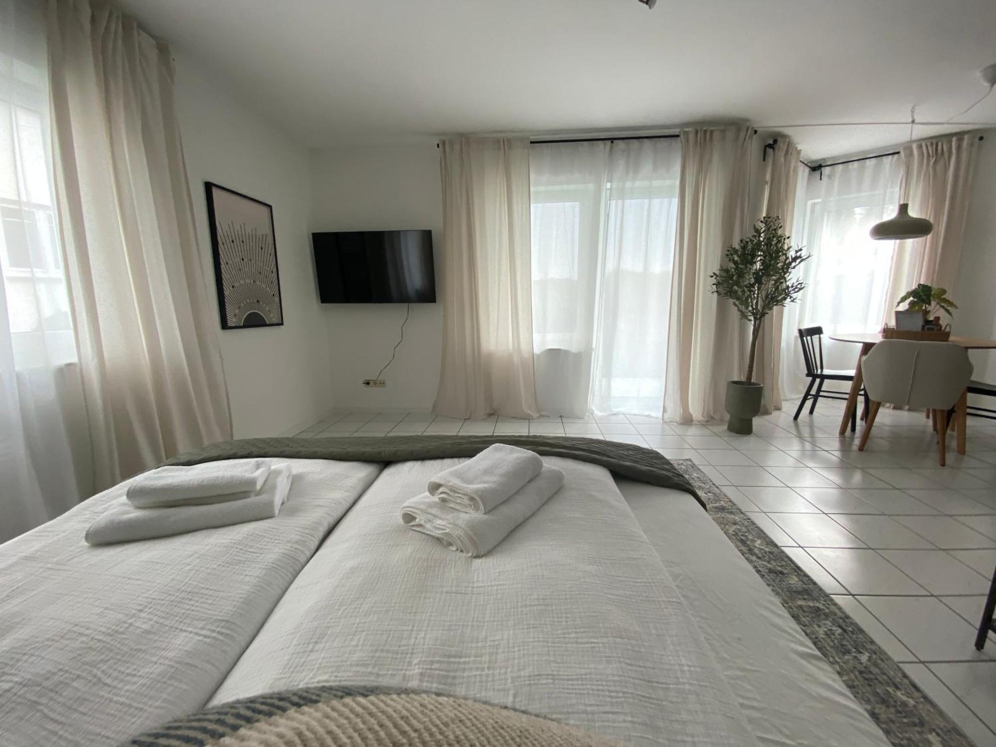 Moderne Wohnung Mit Terrasse & Parkplatz; Naehe Bwzk & Amazon Coblenza Exterior foto